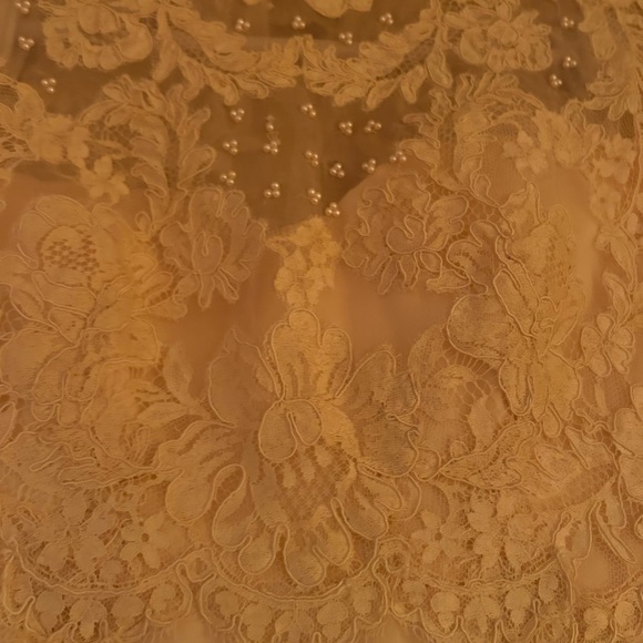 Ivory wedding gown. Size 6 - Picture 10 of 13